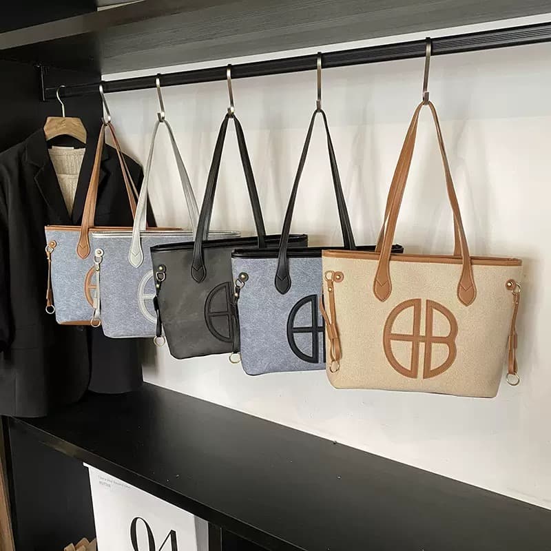 Commuting Large-Capacity Bag for Women New Casual and Stylish Shoulder Bag with Contrasting Colors Korean Niche Zipper Tote Bag