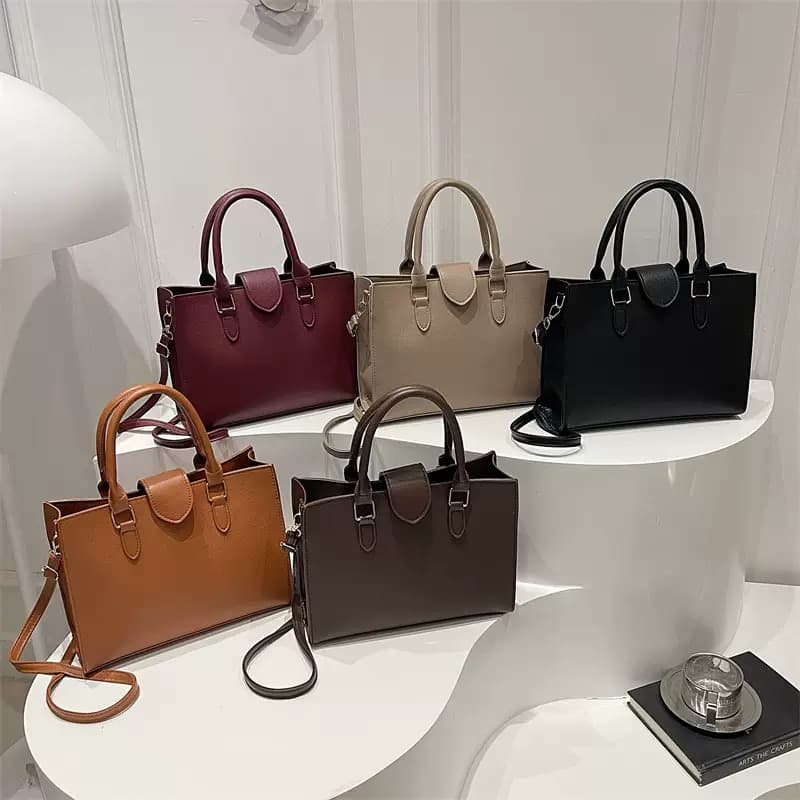 New Autumn and Winter Fashionable Versatile Handbags Large Capacity Commuter Shoulder Bag Simple and Elegant Crossbody Bag for Women