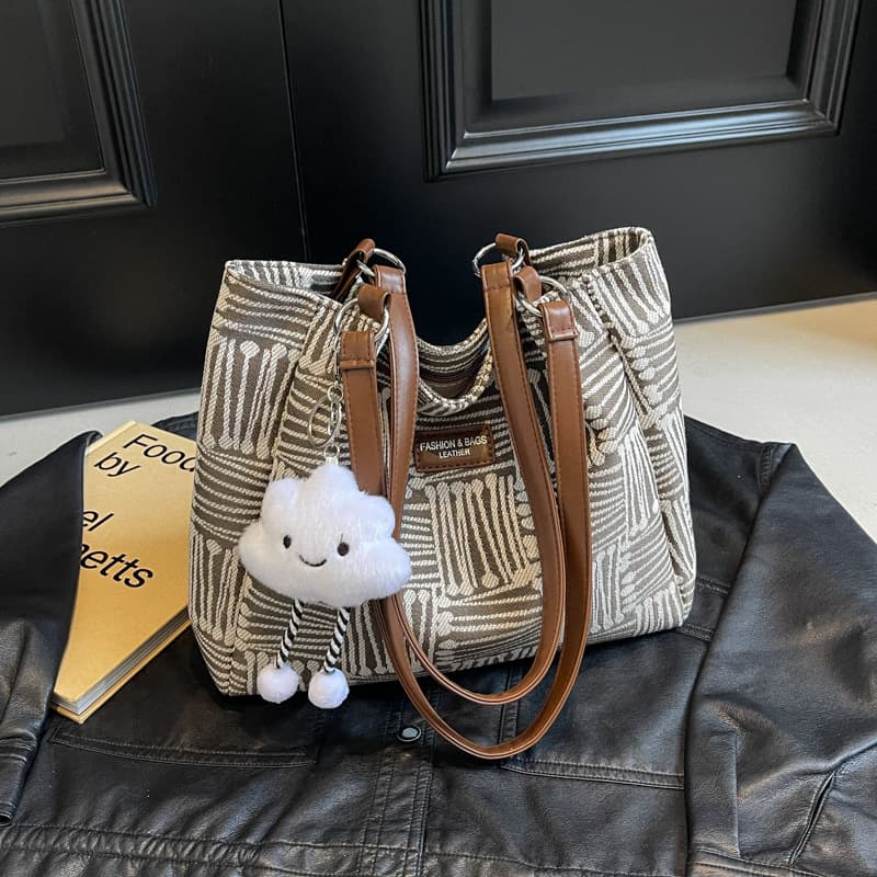 New Korean version of autumn and winter fashion design high level casual wild large capacity shoulder diagonal canvas bag