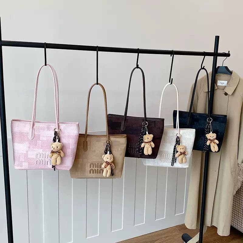 This year's popular large-capacity commuter package new textured letters casual bag fashion simple shoulder women's bag tide