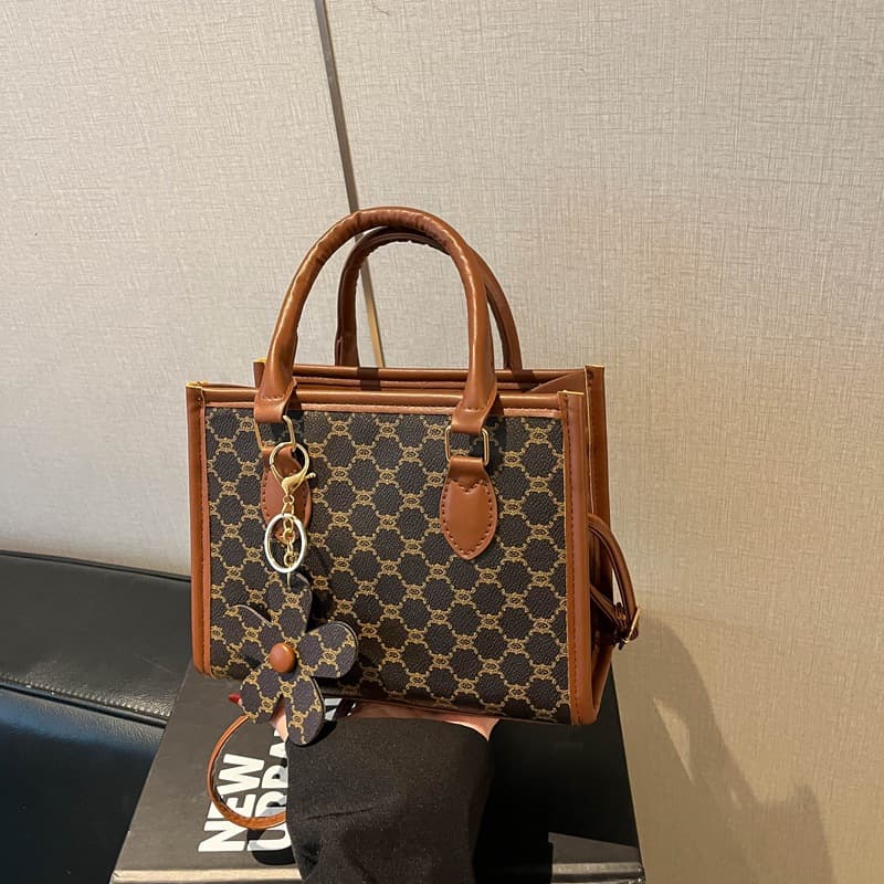 Stylish shoulder Messenger handbags package female new retro texture