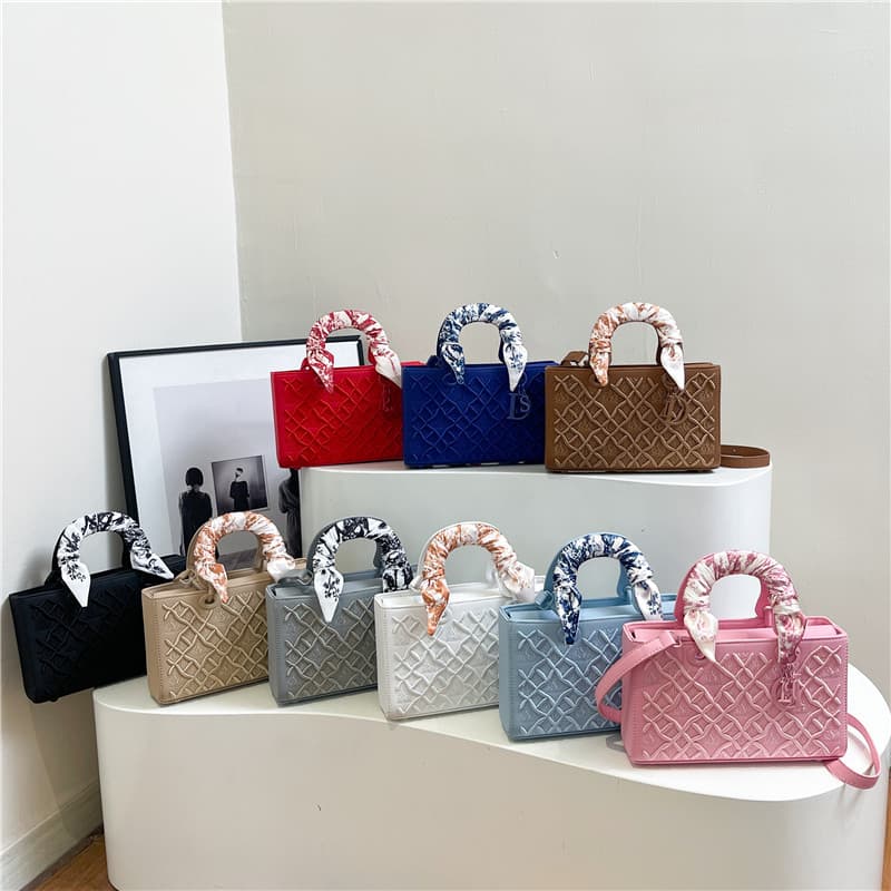 Simple Quilted Princess Diana Bag, High-End Crossbody Bag, Small Fragrant Style, Versatile Shoulder Handbag, Heavy Embroidery Commuter Bag