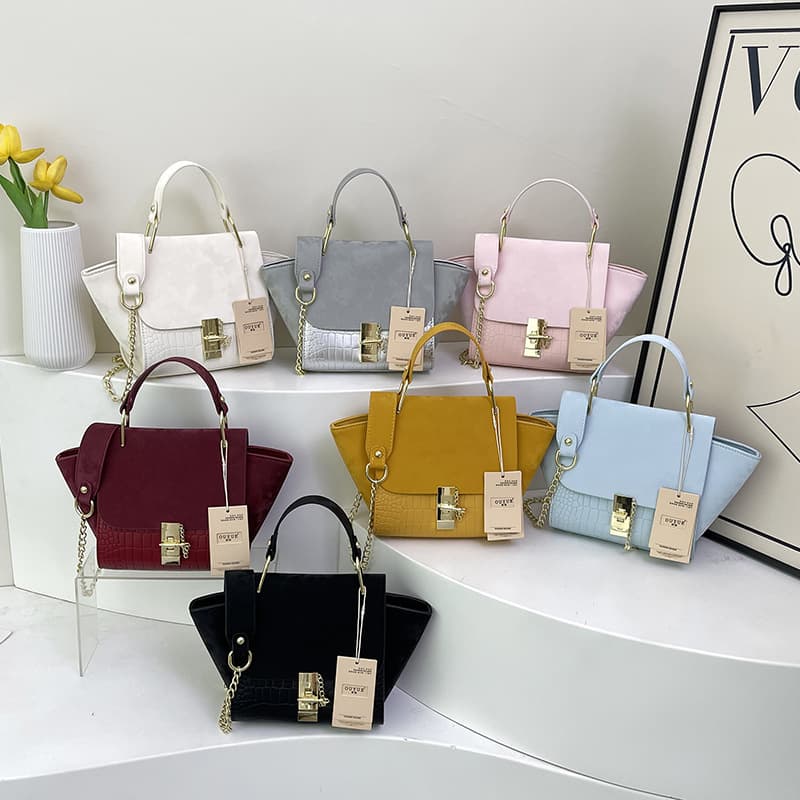 French Niche Design Large-Capacity Bag for Women, Versatile and Stylish, Ins-Style Versatile Korean Version Handbag with Chain and Wing Design