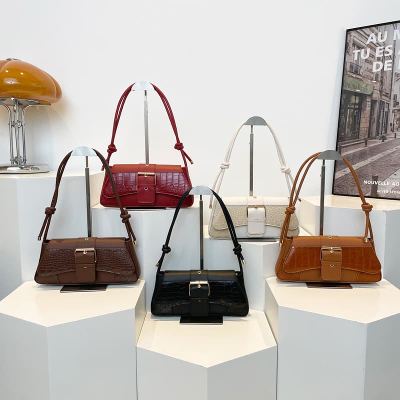 South Korea Niche Ins Sweet Cool Spice Girl Fashionable Modern Heavy Metal Underarm Bag Daily Shoulder Handbag Bag for Women