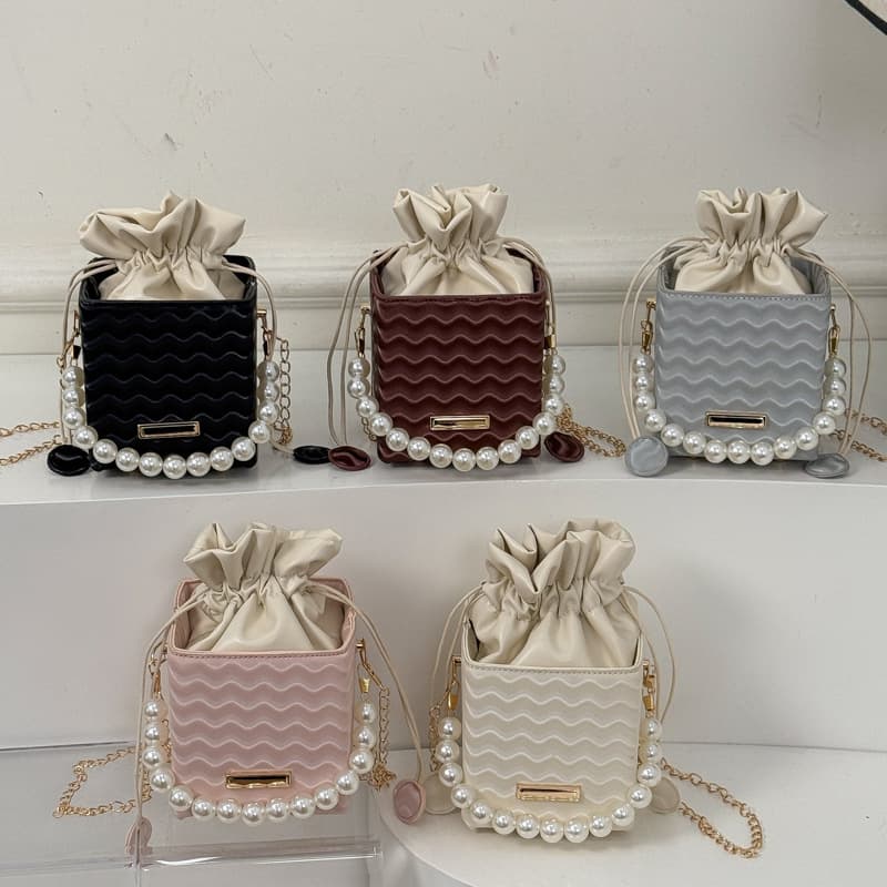 Spring light luxury handbags casual simple beautiful small bag new bucket bag leisure Messenger bag